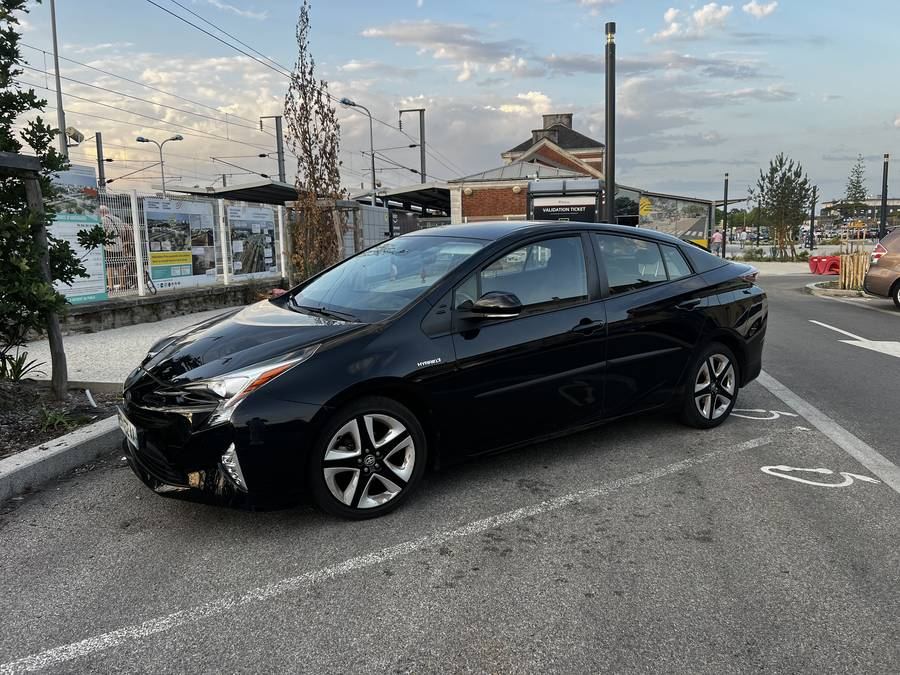 Toyota Prius noire ARS VTC Chauffeur Privé Vannes